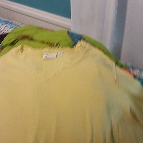 Toos - Picture 2 of 4